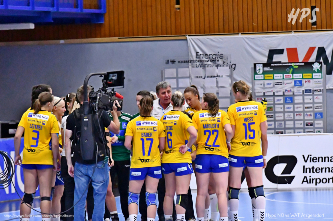 0036586_hypo-vs-atzgersd_48730794182_o.jpg-Handball Hypo NÖ