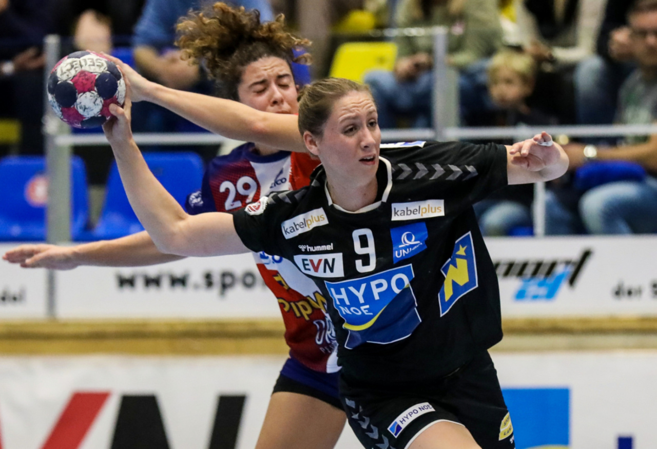 #9 Johanna Schindler Hypo Niederösterreich - Copyright Xavi Vegas.jpg-Handball Hypo NÖ