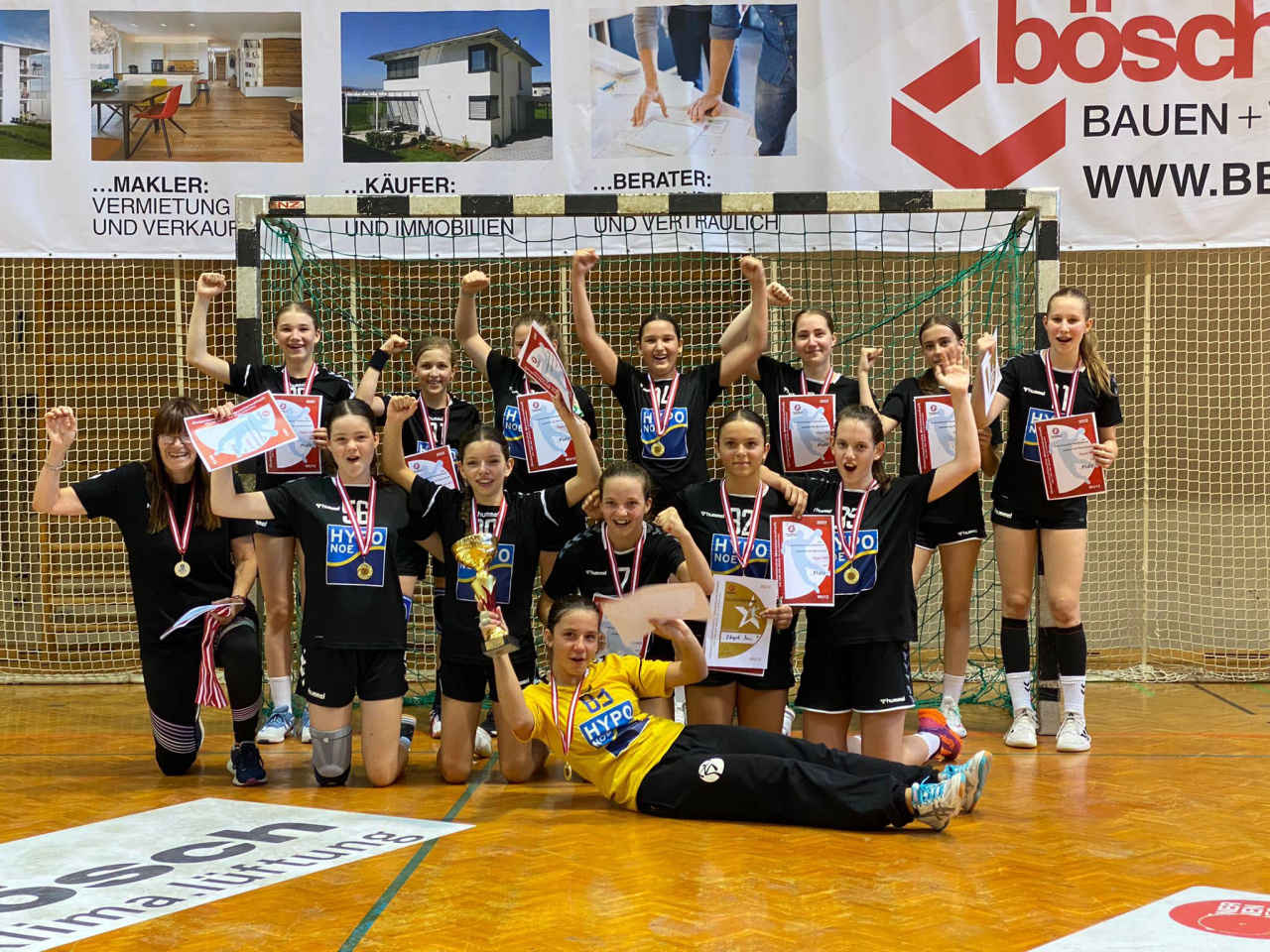 290616838_10158687193511434_8771176797501767627_n.jpg-Handball Hypo NÖ