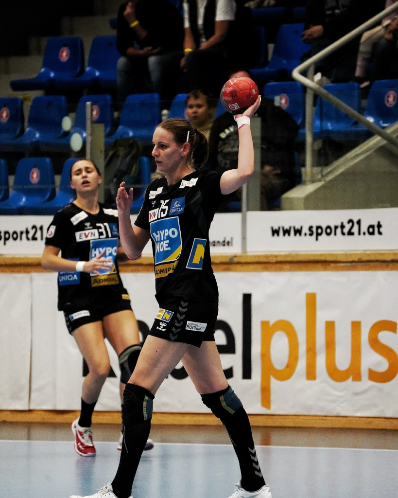 819x1024.jpg-Handball Hypo NÖ